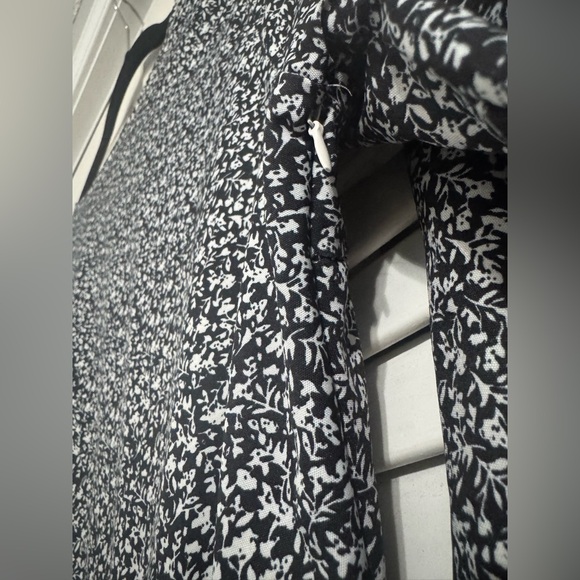 Dress - Picture 5 of 7